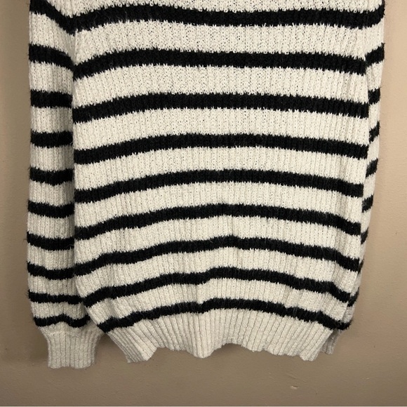XL MAURICES BLACK WHITE STRIPED SWEATER LONG SLEEVE ROUND NECKLINE KNIT - Picture 7 of 12